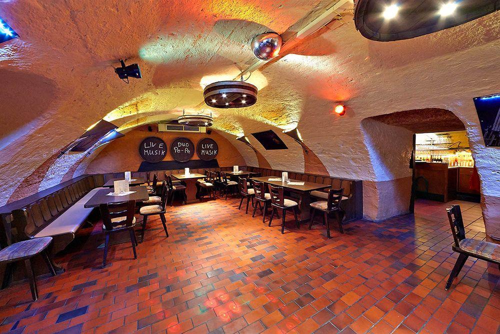 Hotel Doctor Weinstube Бернкастель-Кюс Экстерьер фото